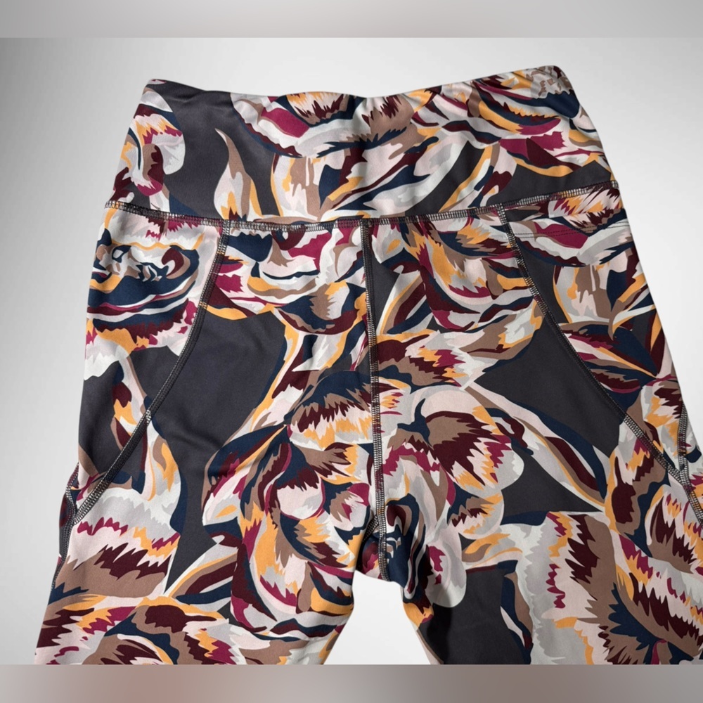 Nanette Lepore Play Abstract Floral 7/8 Leggings w/ Pocket | Size L - Picture 7 of 12